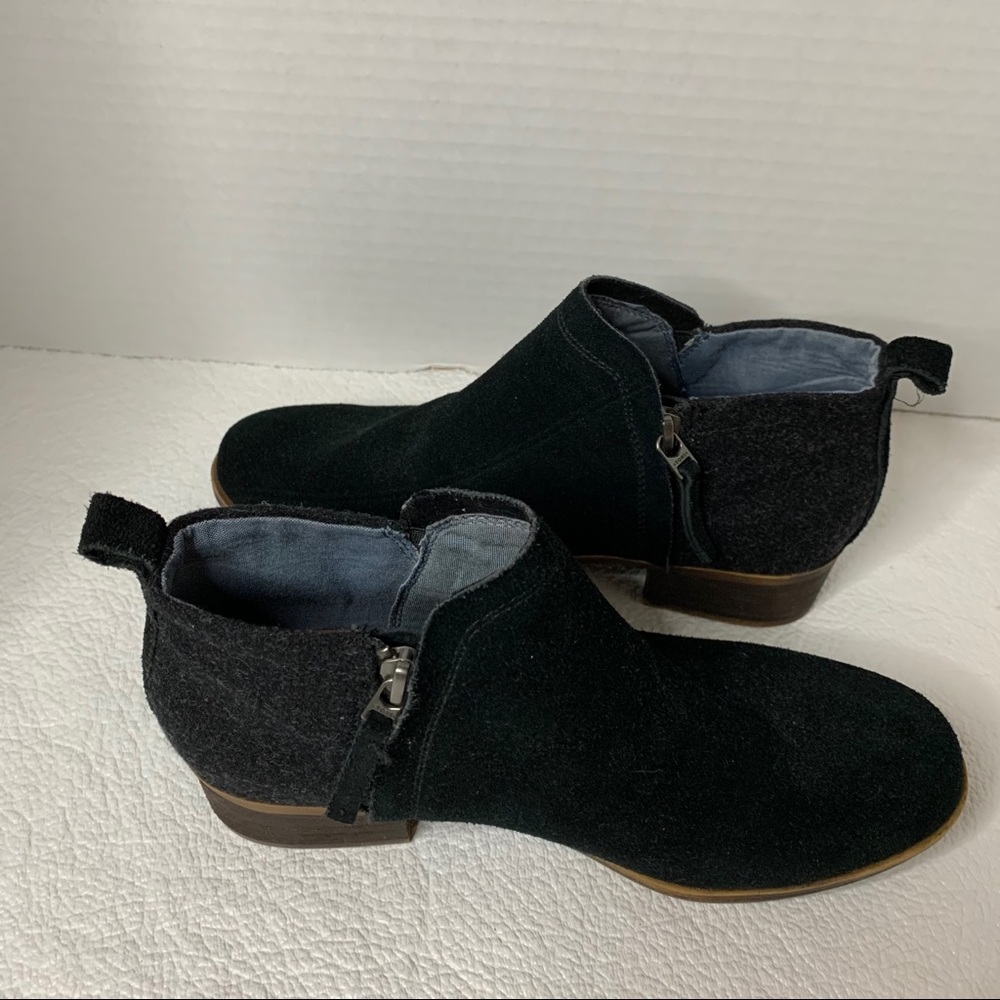 Toms women Delia black suede bootie
